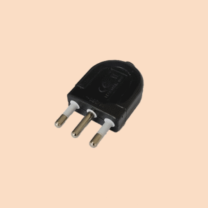 Ficha 3 en línea 10A c/tierra negro VOLTA